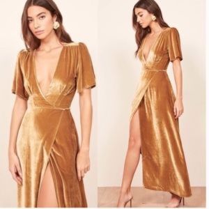 NWT Reformation Tiffany dress in Gold Velvet. Size Small